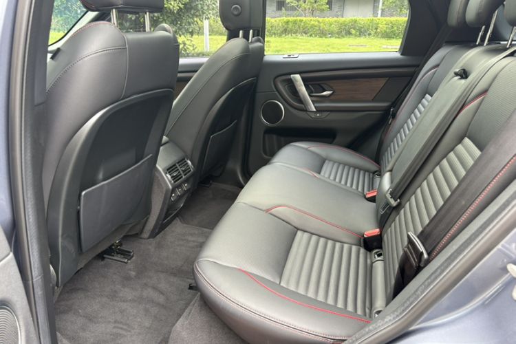 Used Land Rover Discovery Sport 2022 Revised Version 249 PS R-Dynamic S Performance Edition 5 Seats Interior 4