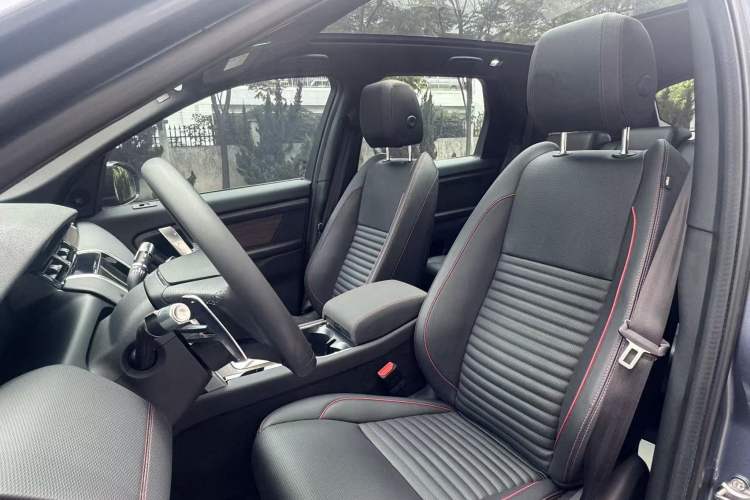Used Land Rover Discovery Sport 2022 249 PS R-Dynamic SE Performance Tech Edition 5 Seats Interior 5