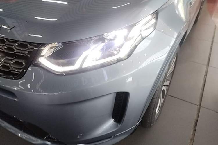 Used Land Rover Discovery Sport 2022 249 PS R-Dynamic SE Performance Tech Edition 5 Seats Left Front Headlight