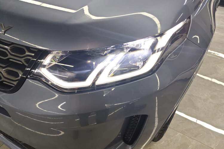 Used Land Rover Discovery Sport 2022 Restyled 249 PS R-Dynamic SE Performance Tech Edition 5 Seats Left Front Headlight