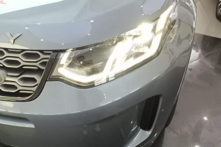 Used Land Rover Discovery Sport 2022 249 PS R-Dynamic SE Performance Tech Edition 5 Seats Left Front Headlight