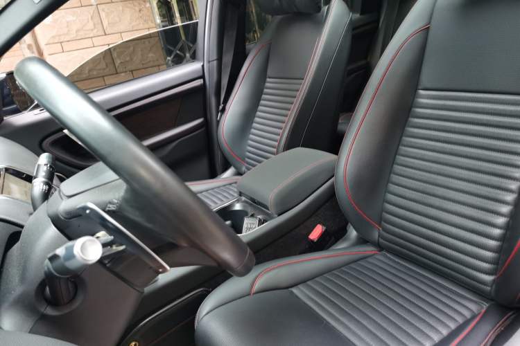 Used Land Rover Discovery Sport 2022 249 PS R-Dynamic S Performance Edition 5 Seats Left Front Seat