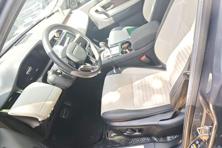 Used Land Rover Discovery Sport 2022 Restyled 249 PS R-Dynamic SE Performance Tech Edition 5 Seats Left Front Seat