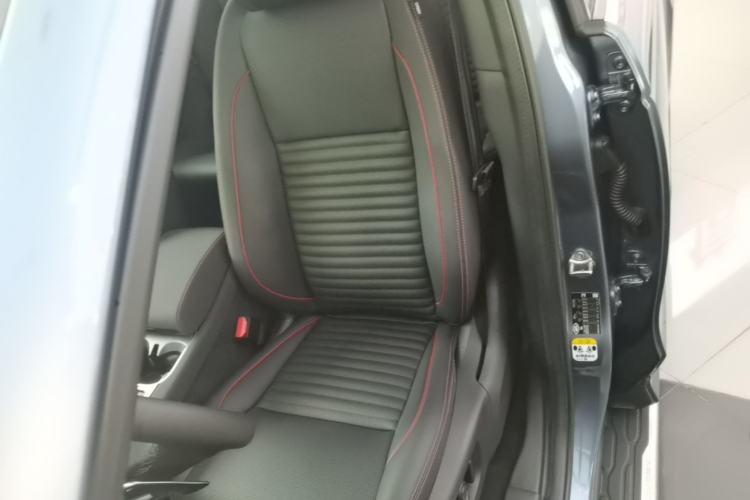 Used Land Rover Discovery Sport 2022 249 PS R-Dynamic SE Performance Tech Edition 5 Seats Left Front Seat