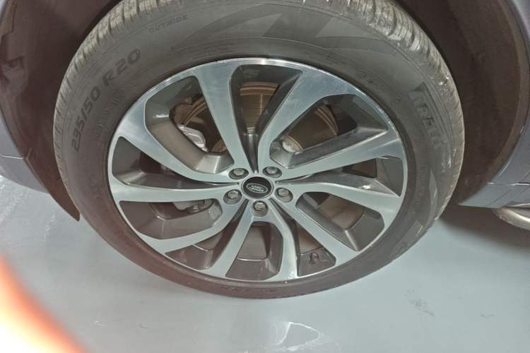 Used Land Rover Discovery Sport 2022 249 PS R-Dynamic S Performance Edition 5 Seats Left Front Wheel Hub