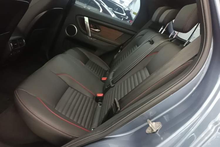 Used Land Rover Discovery Sport 2022 Revised Version 249 PS R-Dynamic S Performance Edition 5 Seats Left Rear Seat