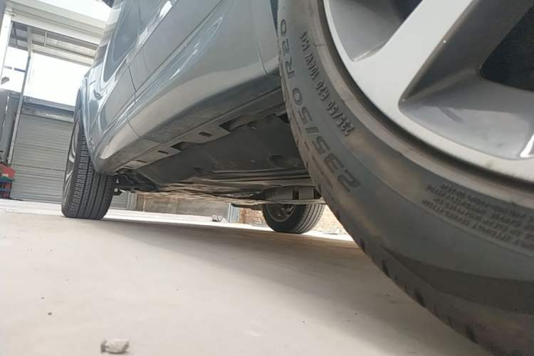Used Land Rover Discovery Sport 2022 249 PS R-Dynamic SE Performance Tech Edition 5 Seats Left Side Sill