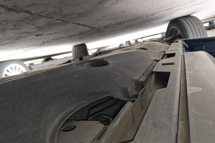 Used Land Rover Discovery Sport 2022 249 PS R-Dynamic SE Performance Tech Edition 5 Seats Left Side Sill