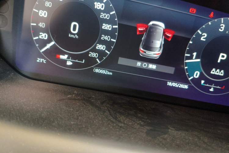 Used Land Rover Discovery Sport 2022 249 PS R-Dynamic SE Performance Tech Edition 5 Seats Odometer Close Up