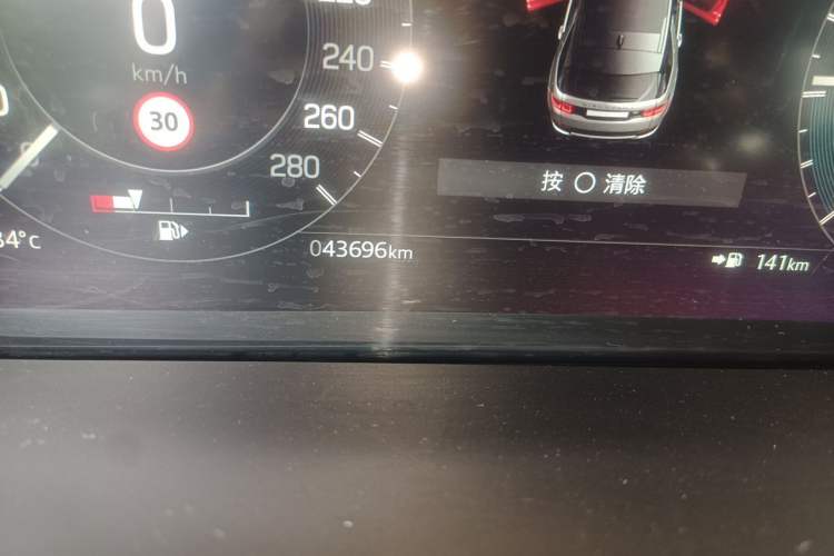 Used Land Rover Discovery Sport 2022 Revised Version 249 PS R-Dynamic S Performance Edition 5 Seats Odometer Close Up
