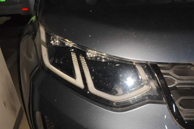 Used Land Rover Discovery Sport 2022 Revised Version 249 PS R-Dynamic S Performance Edition 5 Seats Right Front Headlight