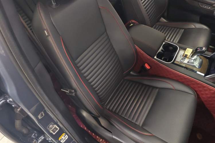 Used Land Rover Discovery Sport 2022 Restyled 249 PS R-Dynamic SE Performance Tech Edition 5 Seats Right Front Seat