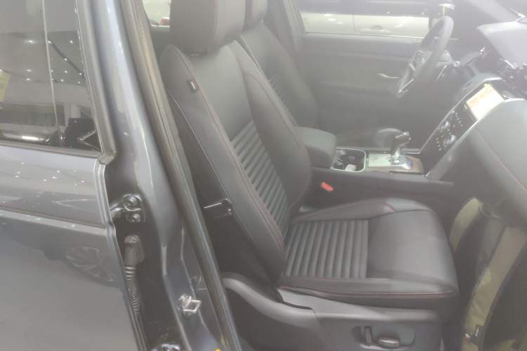 Used Land Rover Discovery Sport 2022 249 PS R-Dynamic S Performance Edition 5 Seats Right Front Seat