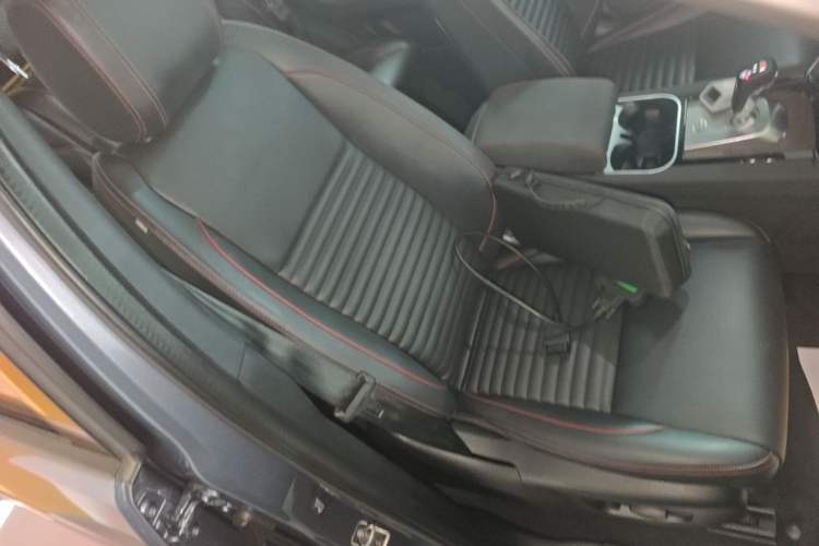 Used Land Rover Discovery Sport 2022 249 PS R-Dynamic S Performance Edition 5 Seats Right Front Seat
