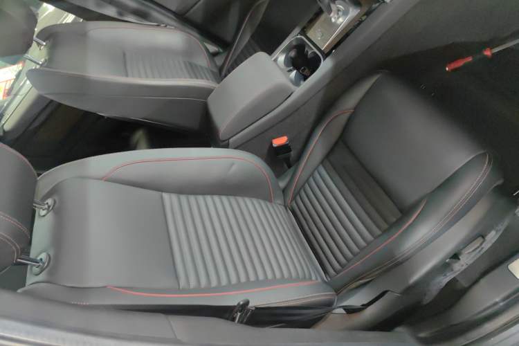 Used Land Rover Discovery Sport 2022 249 PS R-Dynamic S Performance Edition 5 Seats Right Front Seat