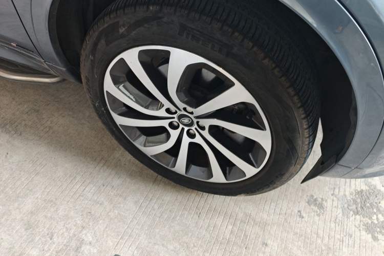 Used Land Rover Discovery Sport 2022 249 PS R-Dynamic S Performance Edition 5 Seats Right Front Wheel Hub