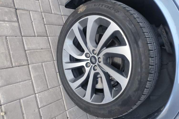 Used Land Rover Discovery Sport  Right Front Wheel Hub