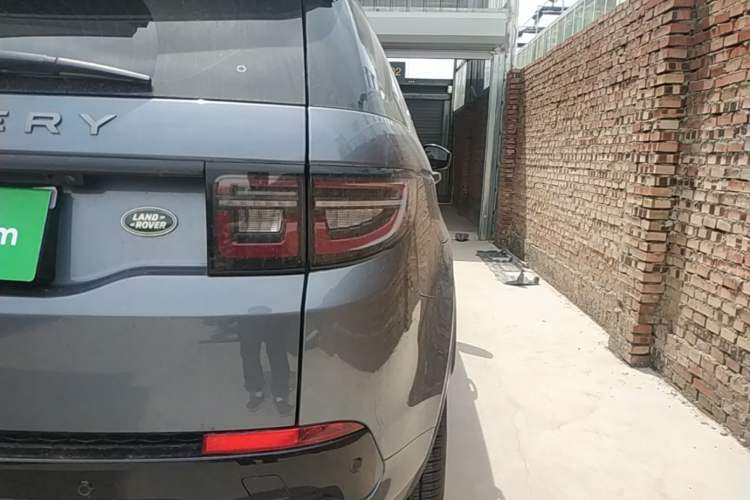 Used Land Rover Discovery Sport 2022 249 PS R-Dynamic SE Performance Tech Edition 5 Seats Right Rear Taillight