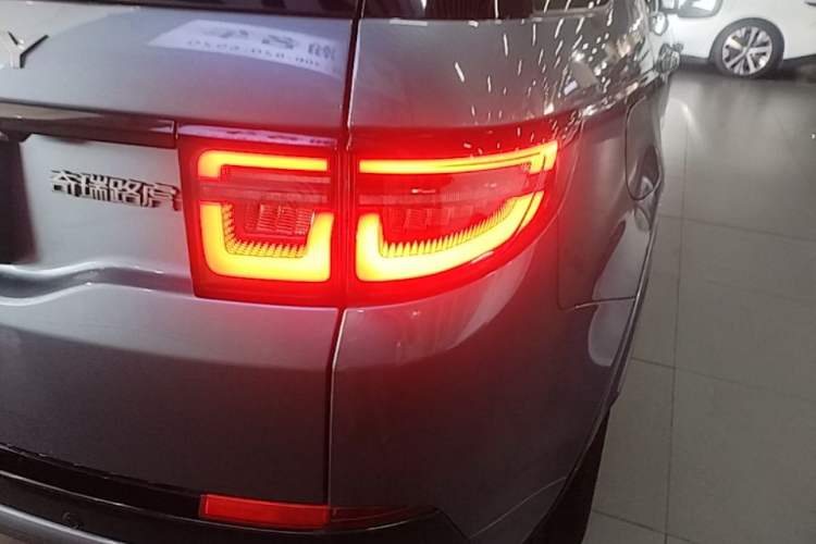 Used Land Rover Discovery Sport 2022 249 PS R-Dynamic SE Performance Tech Edition 5 Seats Right Rear Taillight