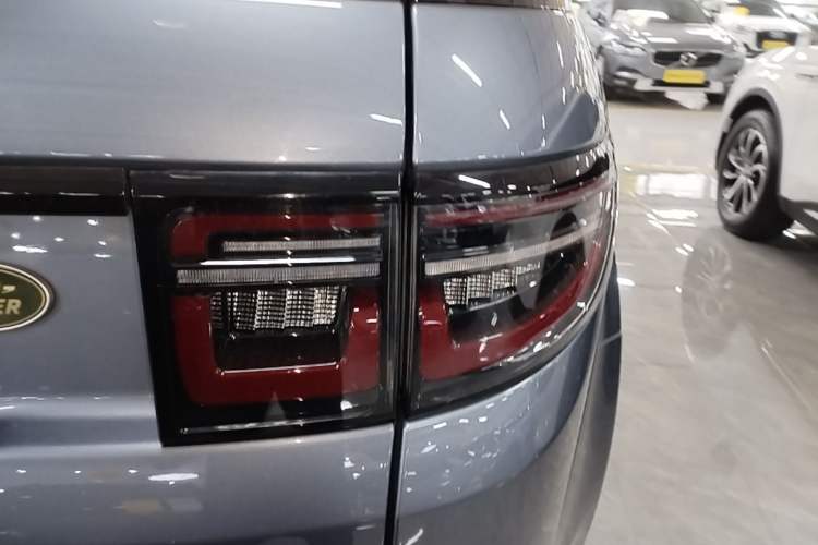 Used Land Rover Discovery Sport 2022 249 PS R-Dynamic S Performance Edition 5 Seats Right Rear Taillight