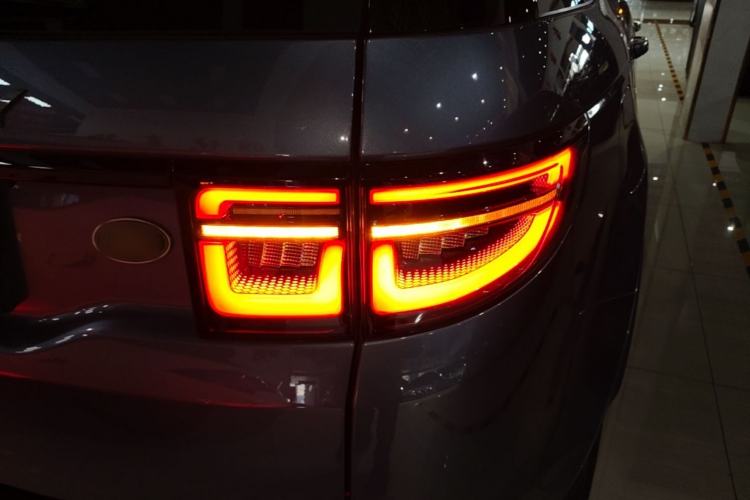 Used Land Rover Discovery Sport 2022 249 PS R-Dynamic SE Performance Tech Edition 5 Seats Right Rear Taillight