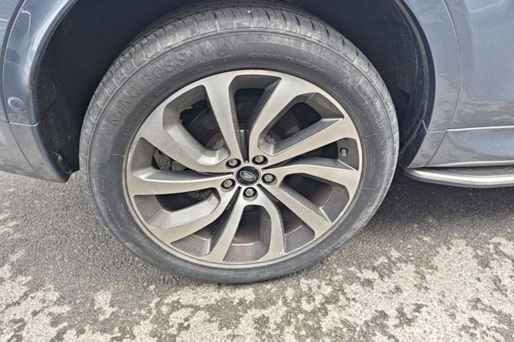 Used Land Rover Discovery Sport 2022 Restyled 249 PS R-Dynamic SE Performance Tech Edition 5 Seats Right Rear Wheel Hub