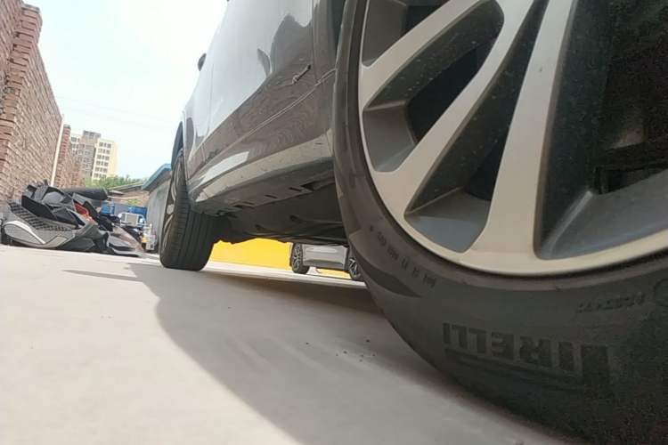 Used Land Rover Discovery Sport 2022 249 PS R-Dynamic SE Performance Tech Edition 5 Seats Right Side Sill