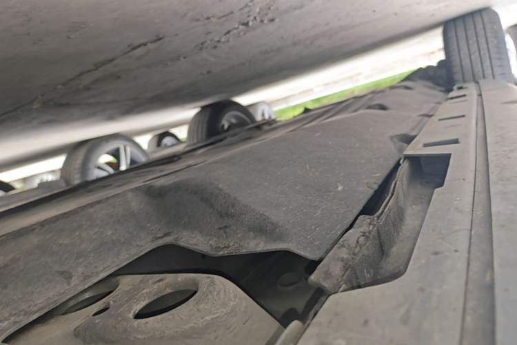 Used Land Rover Discovery Sport 2022 249 PS R-Dynamic SE Performance Tech Edition 5 Seats Right Side Sill