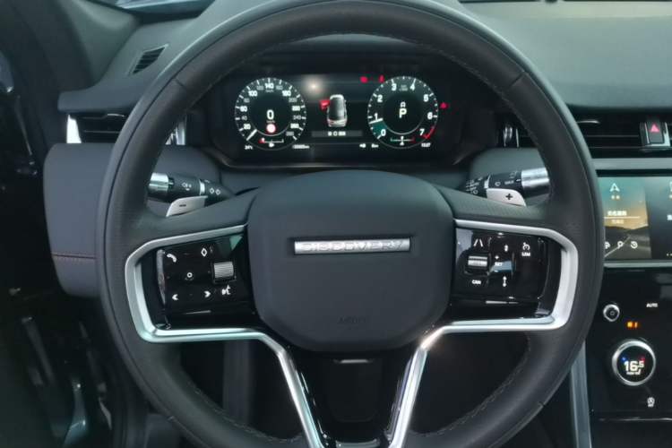 Used Land Rover Discovery Sport 2022 249 PS R-Dynamic SE Performance Tech Edition 5 Seats Steering Wheel