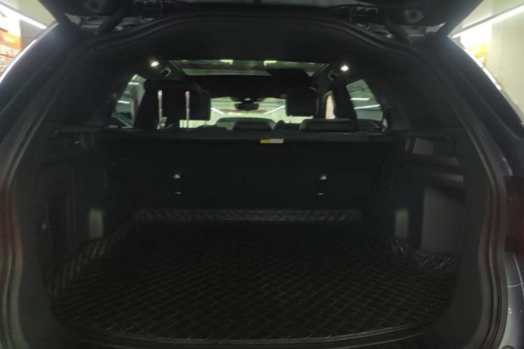 Used Land Rover Discovery Sport 2022 249 PS R-Dynamic S Performance Edition 5 Seats Trunk