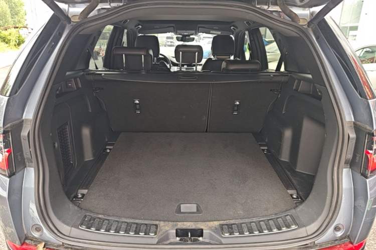 Used Land Rover Discovery Sport 2022 Restyled 249 PS R-Dynamic SE Performance Tech Edition 5 Seats Trunk