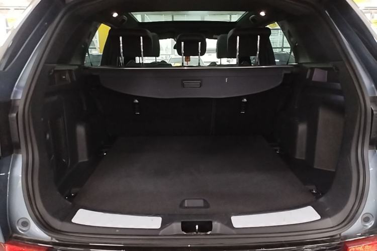 Used Land Rover Discovery Sport 2022 249 PS R-Dynamic S Performance Edition 5 Seats Trunk