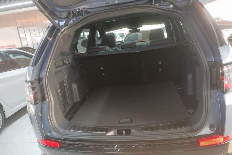 Used Land Rover Discovery Sport 2022 249 PS R-Dynamic SE Performance Tech Edition 5 Seats Trunk