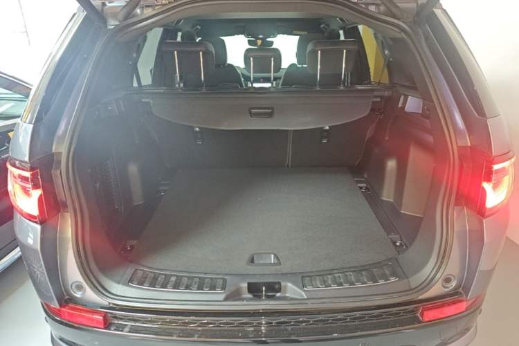 Used Land Rover Discovery Sport 2022 249 PS R-Dynamic S Performance Edition 5 Seats Trunk