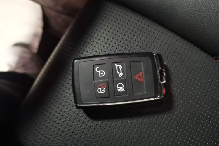 Used Land Rover Discovery Sport 2022 249 PS R-Dynamic S Performance Edition 5 Seats Vehicle Key