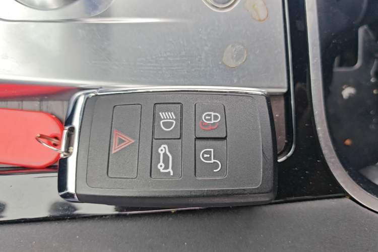 Used Land Rover Discovery Sport 2022 249 PS R-Dynamic SE Performance Tech Edition 5 Seats Vehicle Key