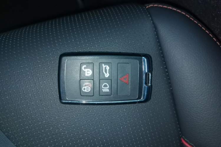 Used Land Rover Discovery Sport 2022 249 PS R-Dynamic SE Performance Tech Edition 5 Seats Vehicle Key