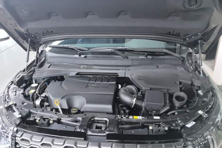 Used Land Rover Discovery Sport 2022 249 PS R-Dynamic S Performance Edition 5 Seats Engine Bay