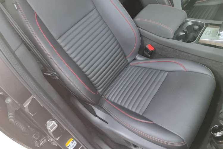Used Land Rover Discovery Sport 2022 249 PS R-Dynamic S Performance Edition 5 Seats Right Front Seat