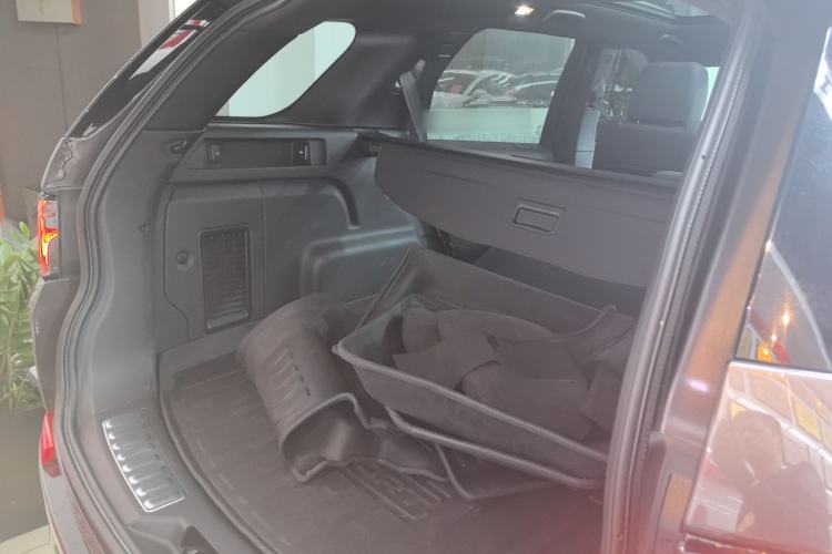 Used Land Rover Discovery Sport 2022 249 PS R-Dynamic S Performance Edition 5 Seats Trunk