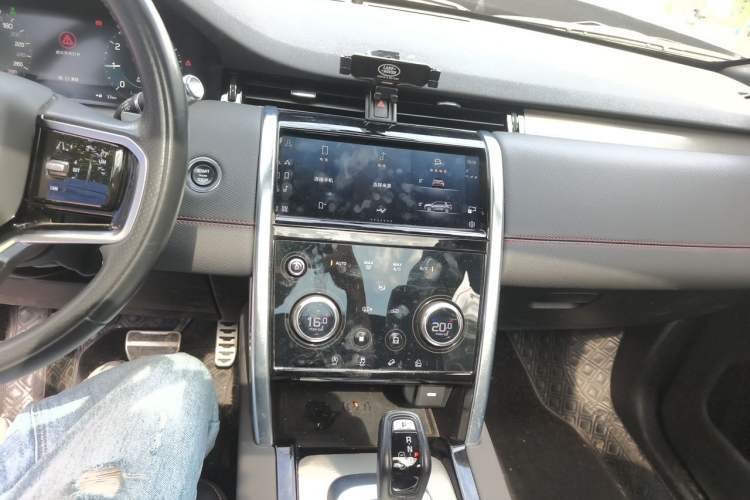 Used Land Rover Discovery Sport 2022 249 PS Metropolitan Edition 5 Seats Audio And AC Panel