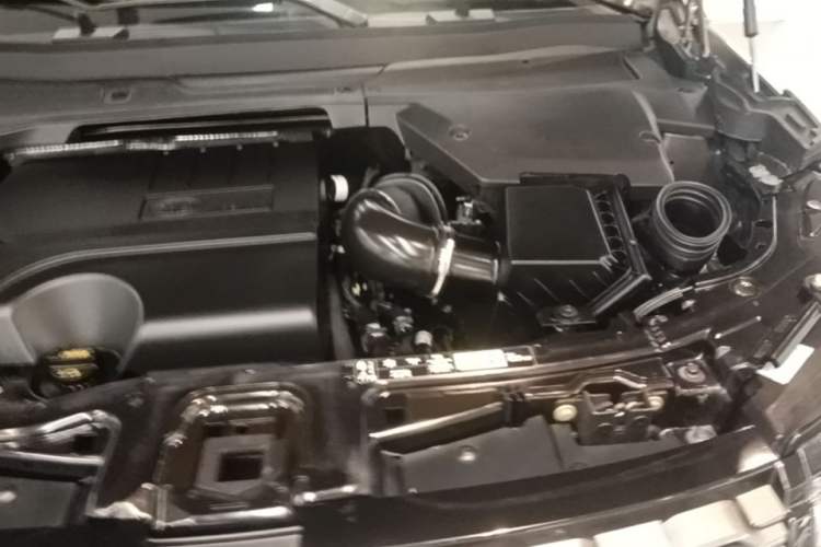 Used Land Rover Discovery Sport 2022 249 PS R-Dynamic S Performance Edition 5 Seats Engine Bay Left