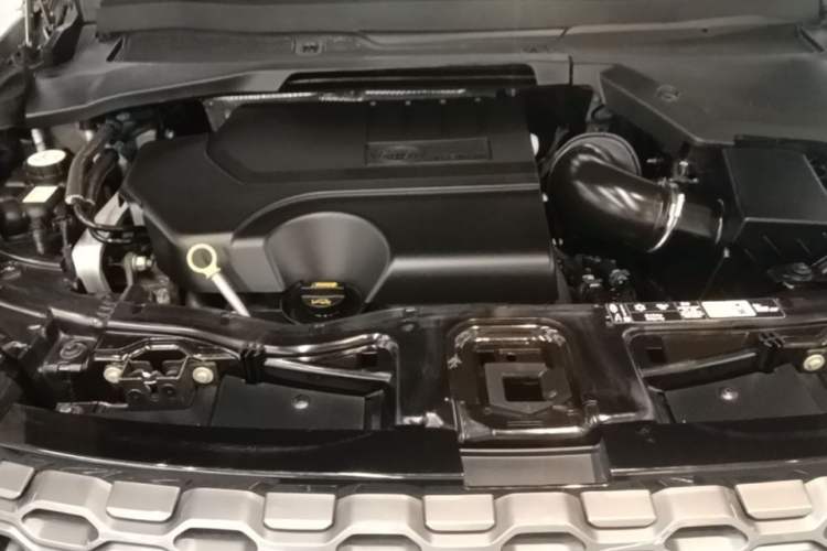 Used Land Rover Discovery Sport 2022 249 PS R-Dynamic S Performance Edition 5 Seats Engine Bay