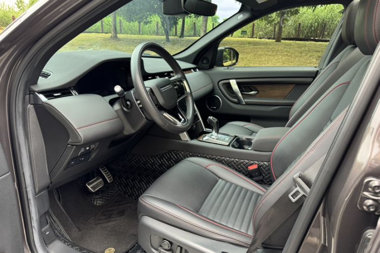 Used Land Rover Discovery Sport 2022 Restyled 249 PS R-Dynamic SE Performance Tech Edition 5 Seats Interior 2