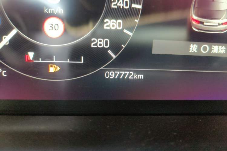 Used Land Rover Discovery Sport 2022 249 PS Metropolitan Edition 5 Seats Odometer Close Up