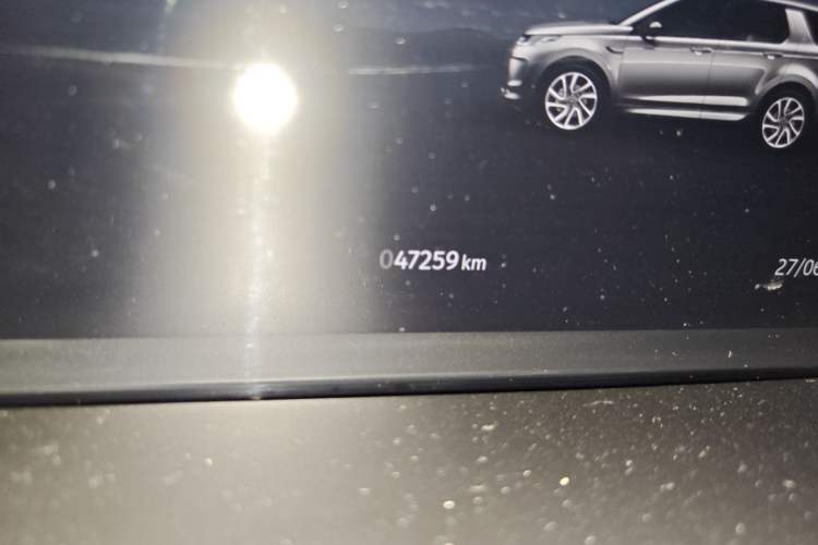 Used Land Rover Discovery Sport 2022 Revised Version 249 PS Metropolitan Edition Odometer Close Up