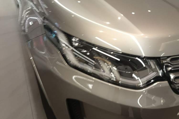 Used Land Rover Discovery Sport 2022 249 PS R-Dynamic S Performance Edition 5 Seats Right Front Headlight