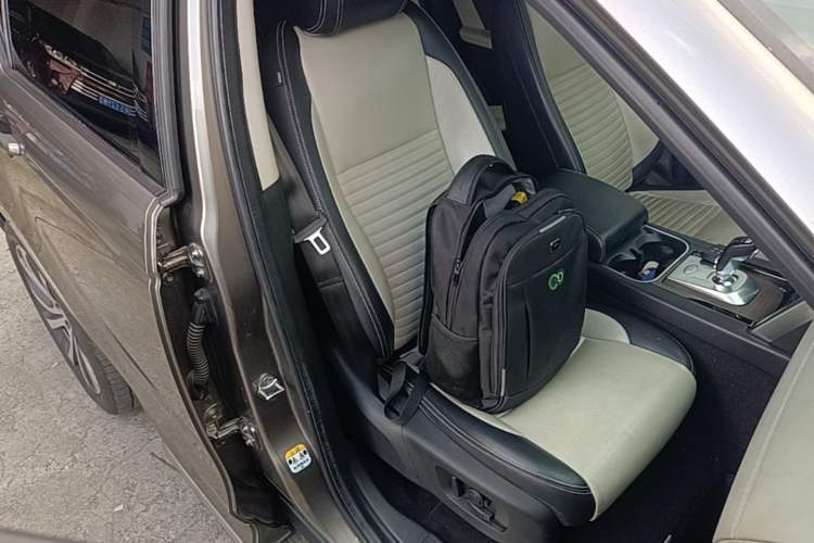 Used Land Rover Discovery Sport 2022 249 PS R-Dynamic HSE Luxury Custom Edition 7 Seats Right Front Seat
