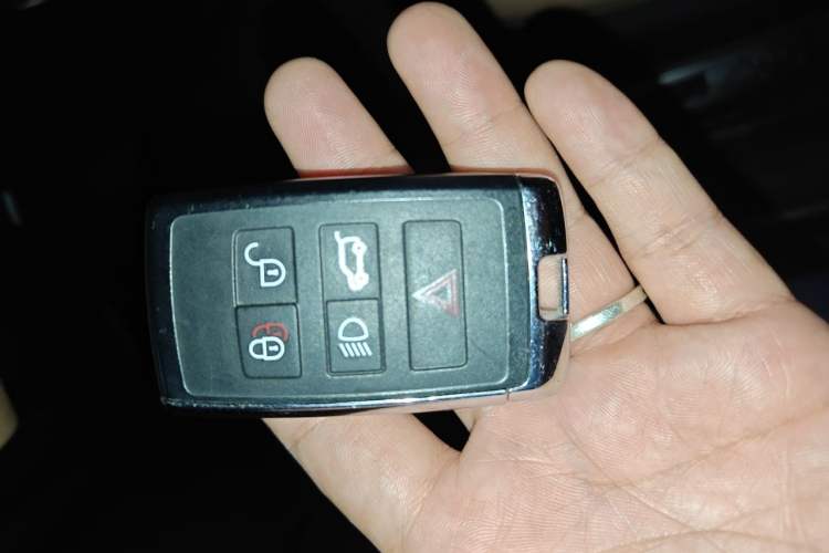 Used Land Rover Discovery Sport 2022 Revised Version 249 PS Metropolitan Edition Vehicle Key