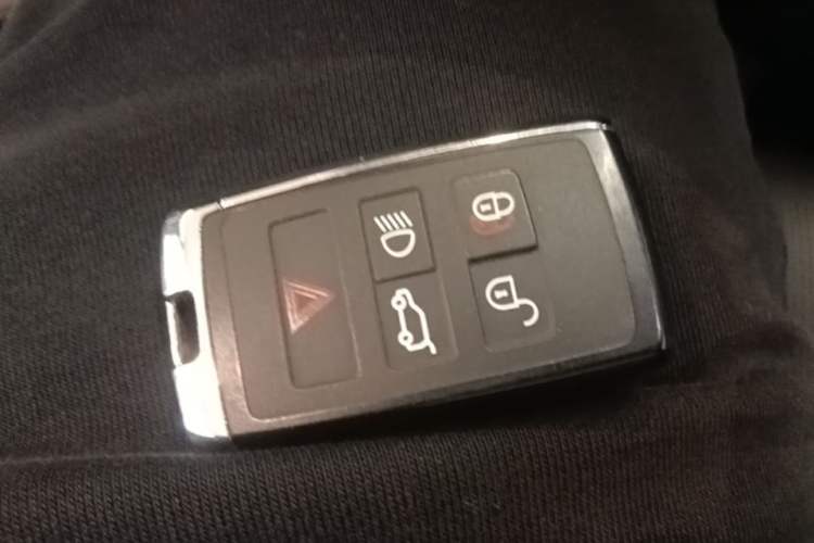 Used Land Rover Discovery Sport 2022 249 PS R-Dynamic S Performance Edition 5 Seats Vehicle Key